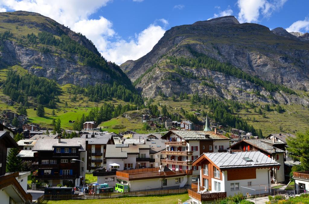 Jägerhof Serviced Apartements Zermatt Rum bild