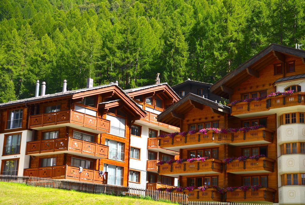 Jägerhof Serviced Apartements Zermatt Rum bild