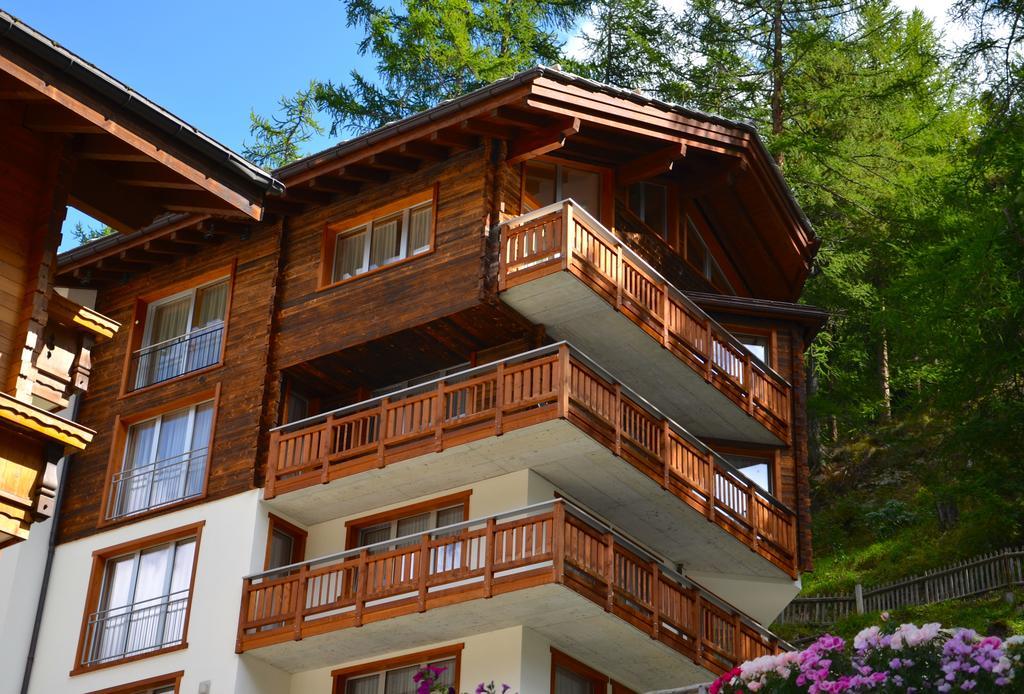 Jägerhof Serviced Apartements Zermatt Rum bild