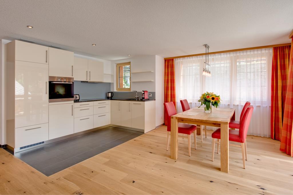 Jägerhof Serviced Apartements Zermatt Rum bild