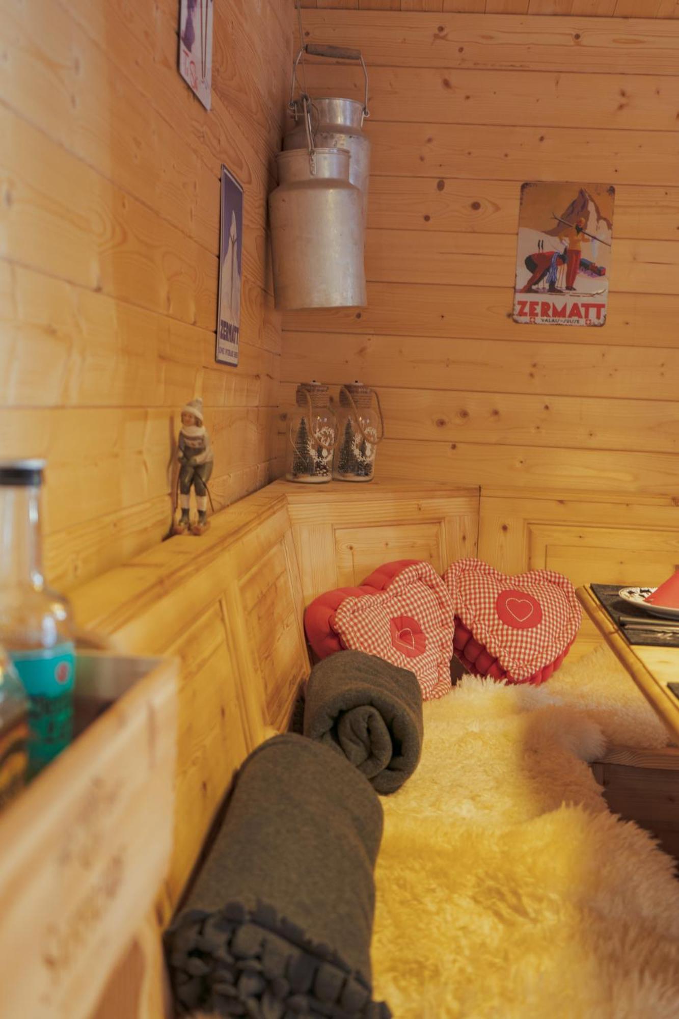 Jägerhof Serviced Apartements Zermatt Exteriör bild